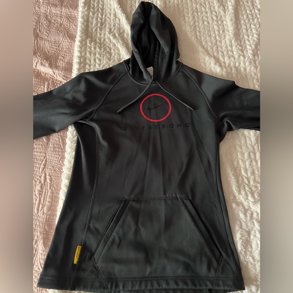 Nike Live Strong Therma-Fit Sweatshirt